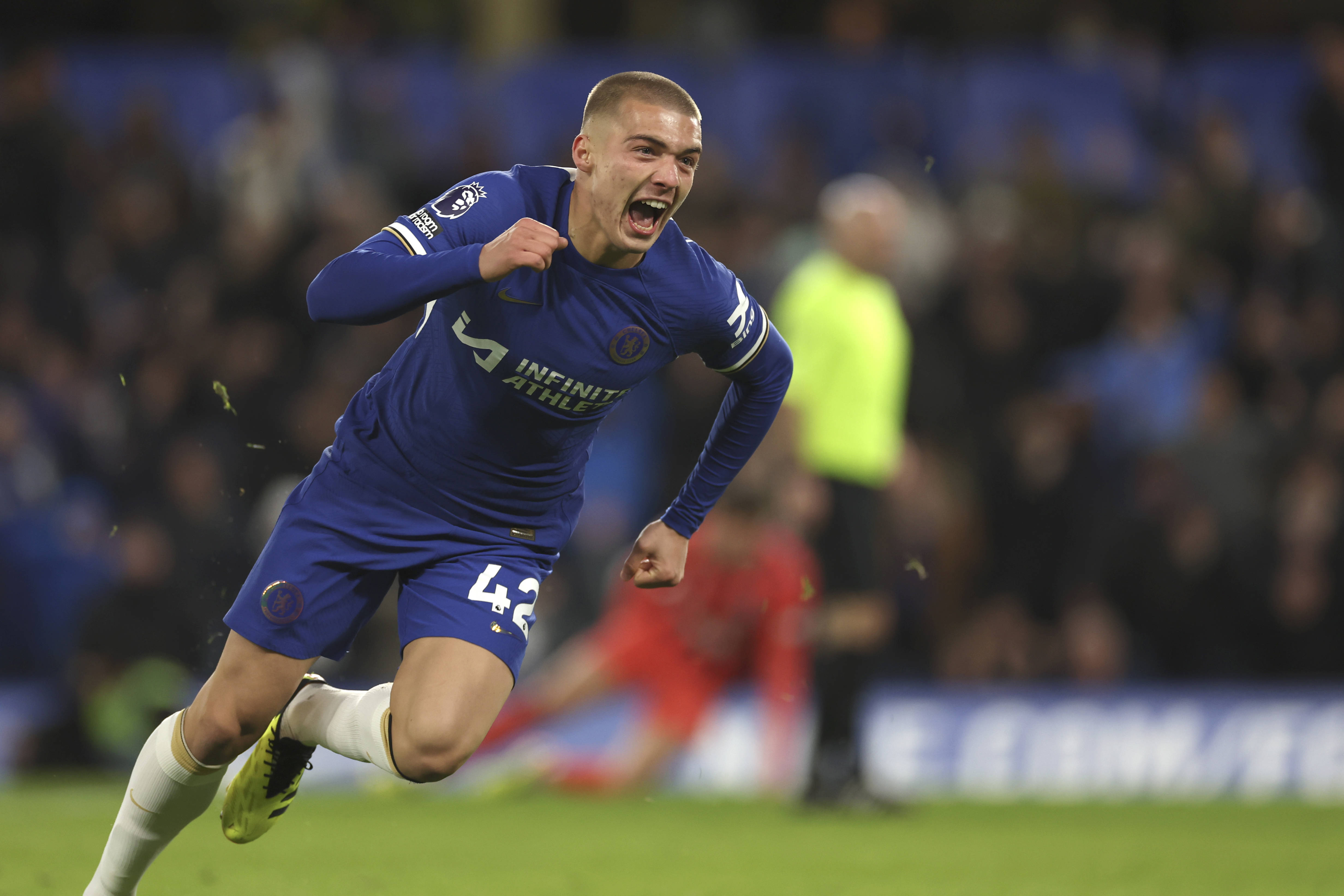 包含切尔西国际比赛日再遭质疑，志在英超名次提升，话题不断，数据趋势出现新变化的词条